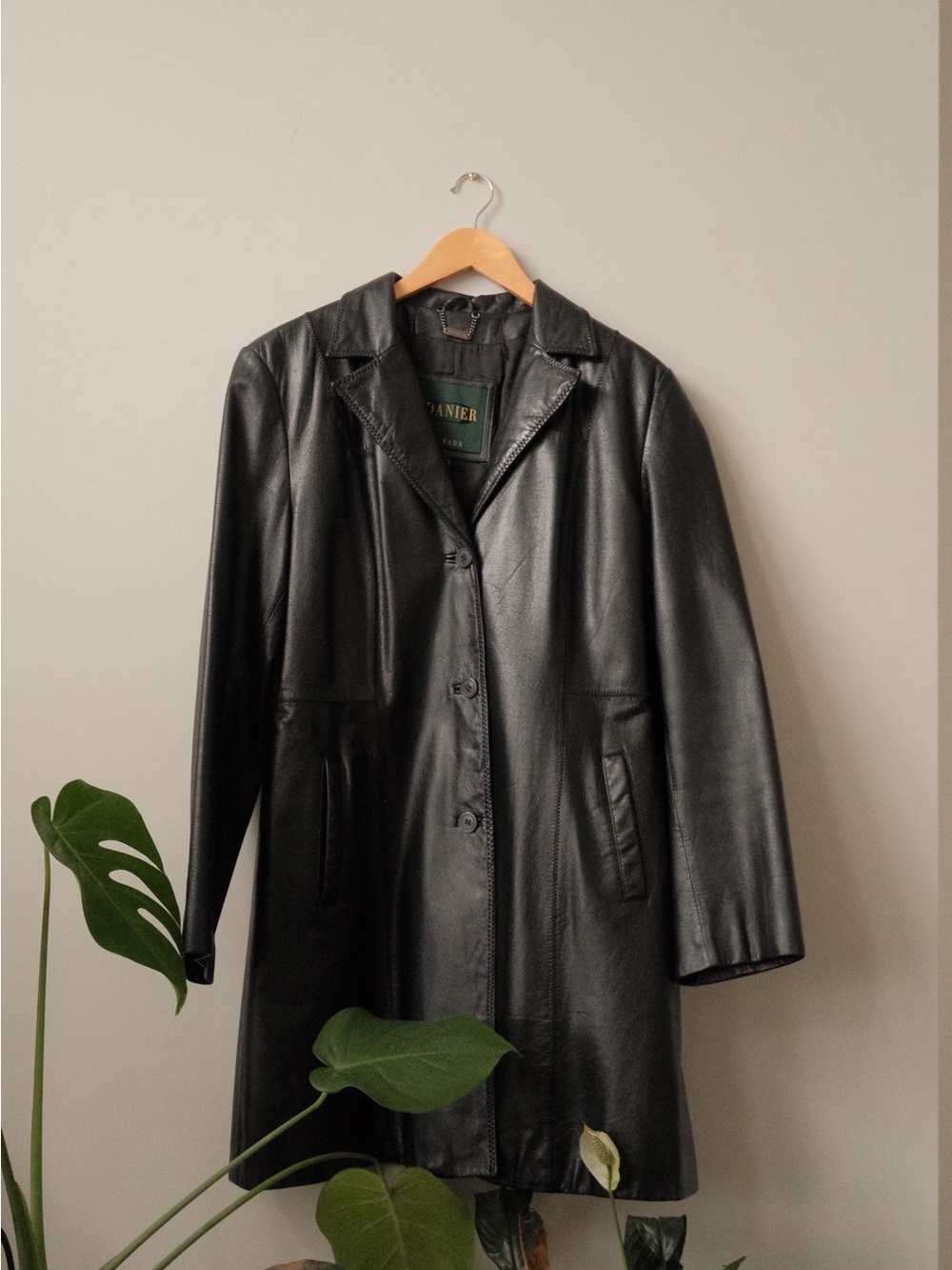 Vintage Danier Canada Genuine Black Leather Mid-Trench Coat • Women’s Medium